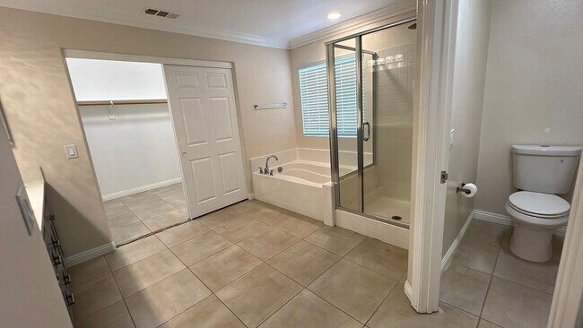 Building Photo - Beautiful West Lancaster Home