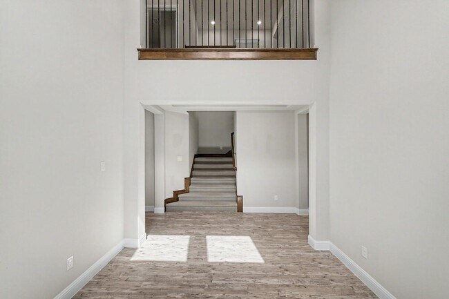 Building Photo - 2317 Willow Garden Dr