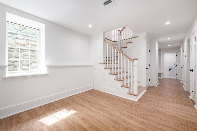 Building Photo - 67 Eliot St