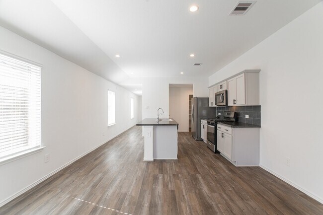 Building Photo - 24314 Pebble Cres Ln
