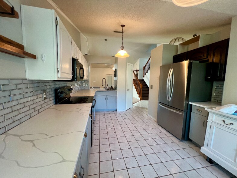 Building Photo - 6677 Ryan Chase Ct