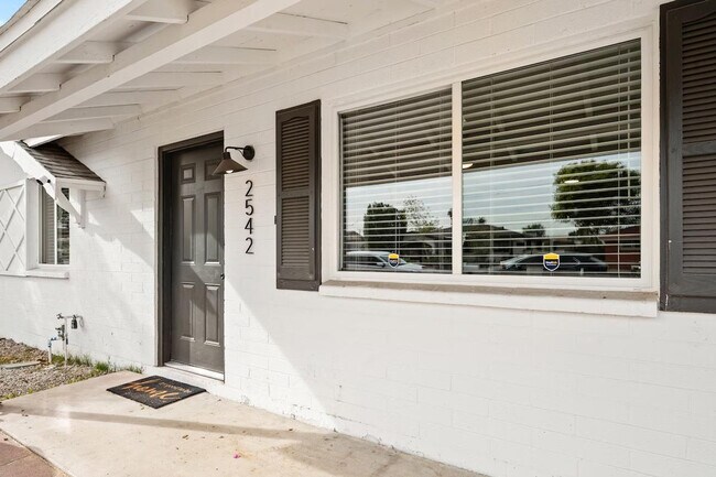 Building Photo - 4102 W Virginia Ave