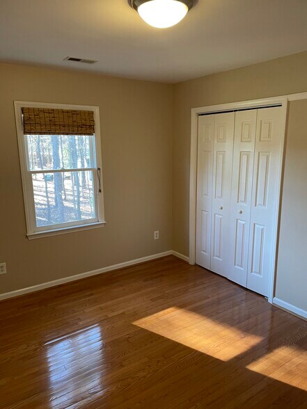 Building Photo - 705 Cash St