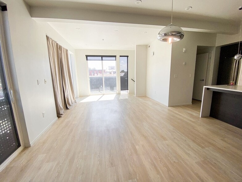 Building Photo - 15 E Kensington Ave