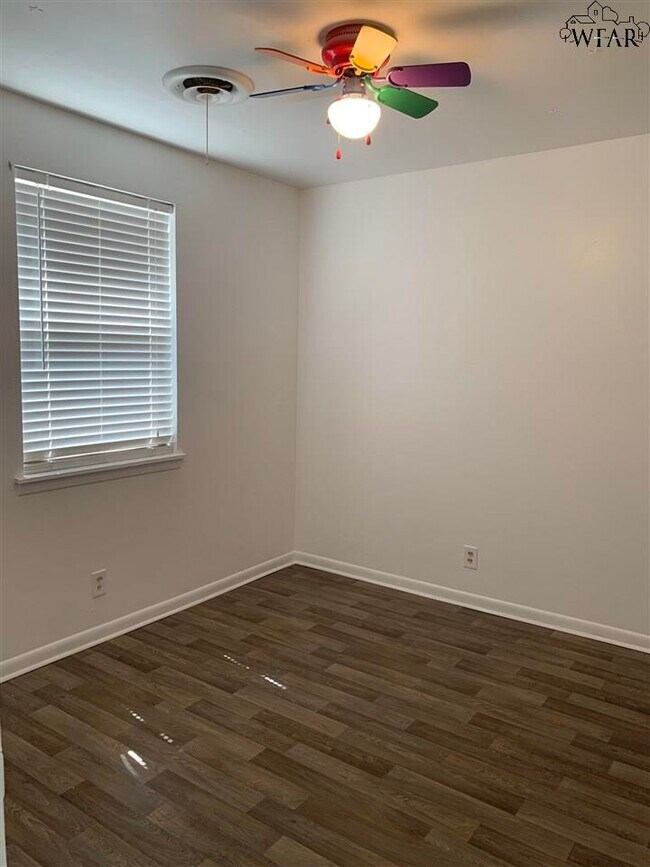 Building Photo - 4637 N Shore Dr