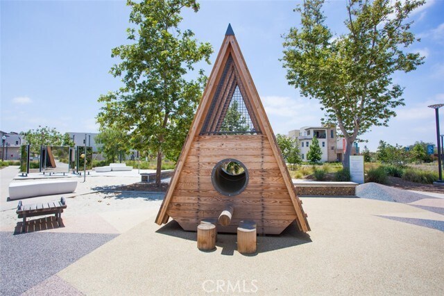 Building Photo - 198 Frame