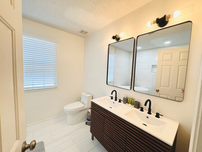 Building Photo - 6079 Morrow Dr