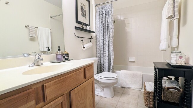 Building Photo - 440 W Mahogany Ct