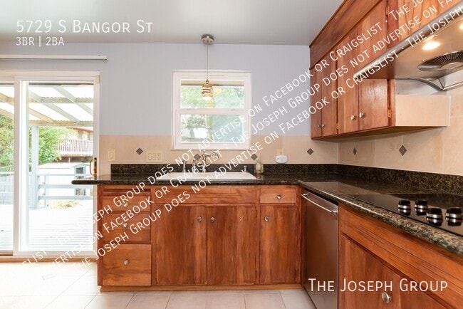 Building Photo - 5729 S Bangor St