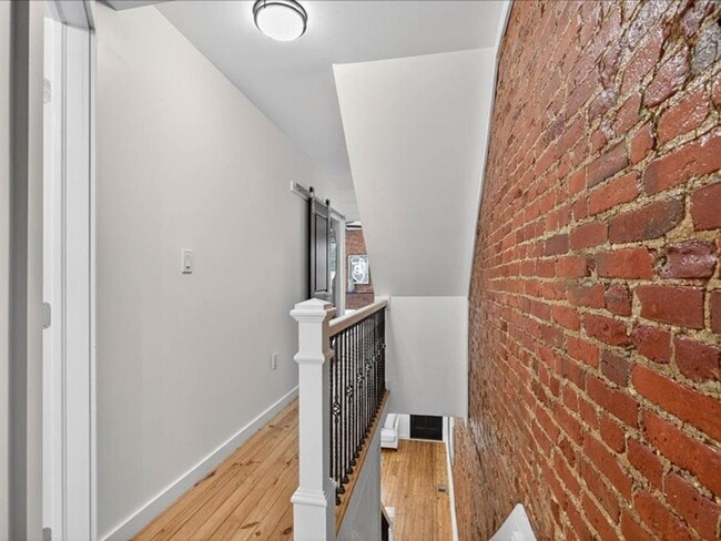 Building Photo - Gorgeous 4 Bedroom 2.5 Bathroom Available in Lancaster City