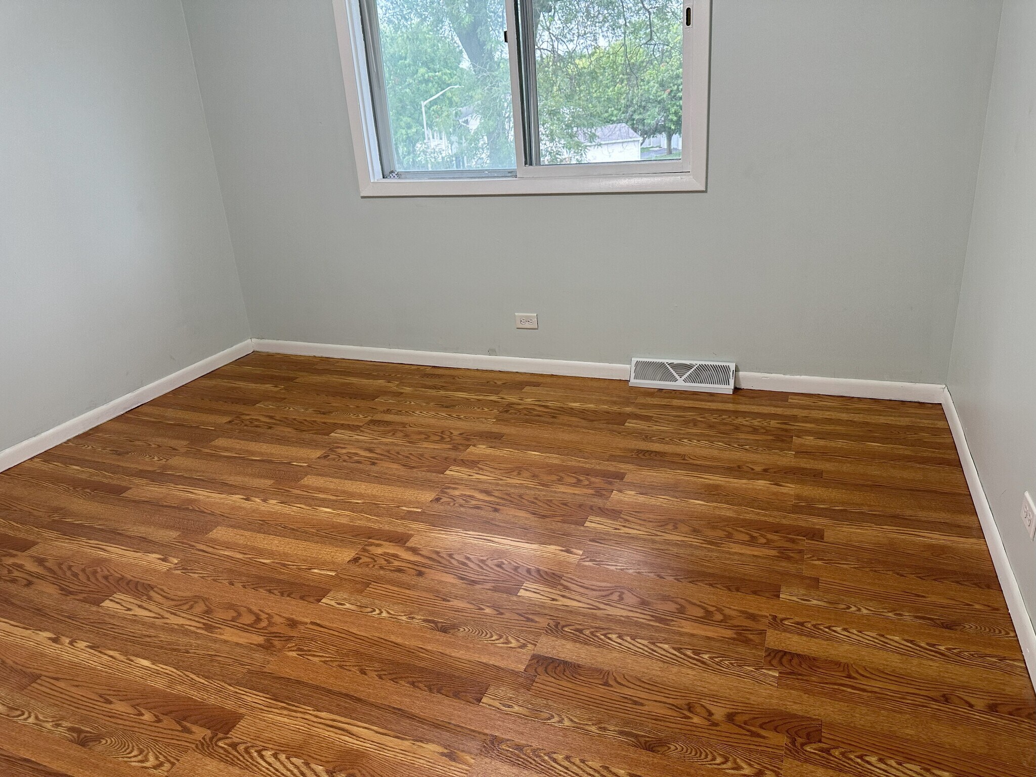 Building Photo - 226 Walker Dr