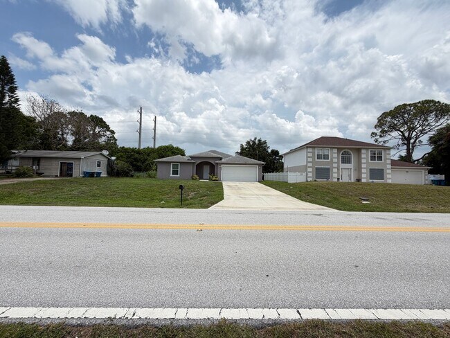 Building Photo - BEAUTIFUL 4 BEDROOM/2 BATH HOME!!!