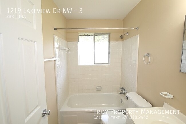 Building Photo - 1219 Lakeview Dr NW