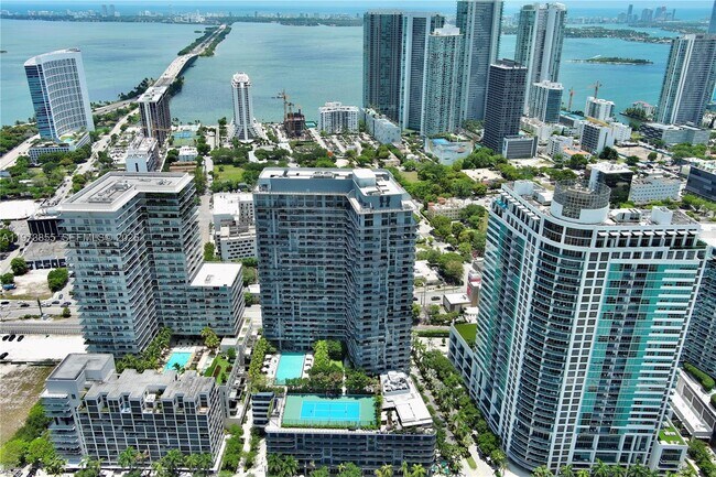 Building Photo - 121 NE 34th St