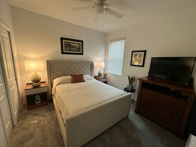 Building Photo - Beautiful 4 bedroom, 2 bathroom home near ...