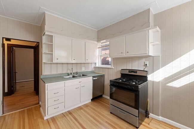 Building Photo - 5352 Itaska St