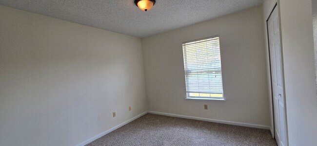 Building Photo - Charming 3 Bed / 2 Bath Home – Pet Friendl...