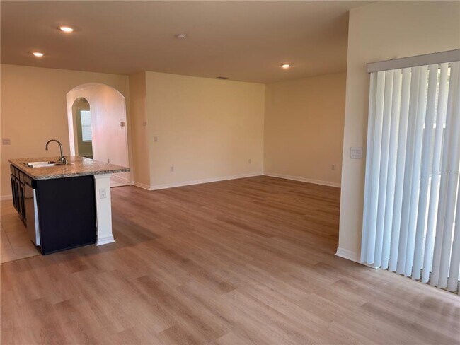 Building Photo - 308 Sofia Ln