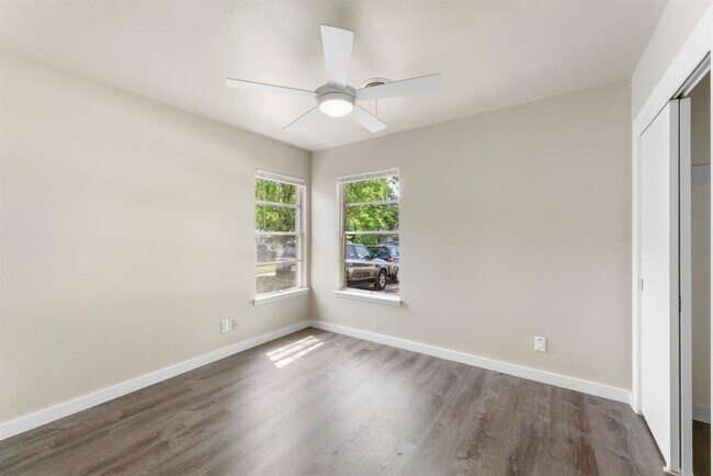 Building Photo - 5302 Robinsdale Ln