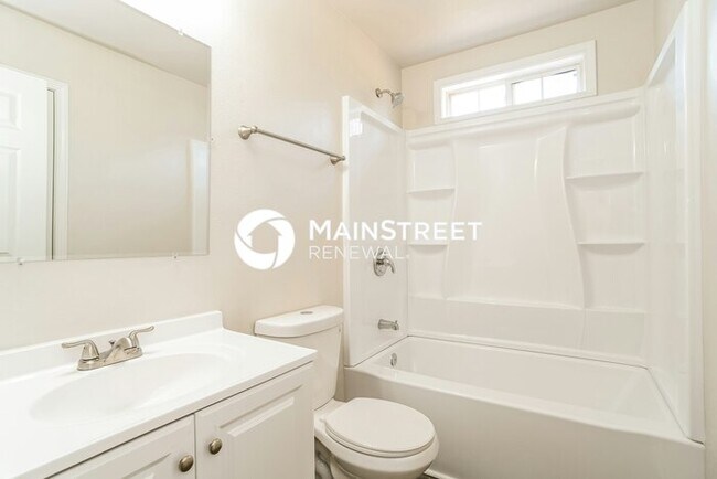 Building Photo - 3 Bedroom Pet-Friendly Home in Charlotte, NC with Main Street Renewal