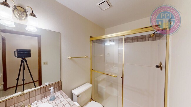 Building Photo - Room to Roam at Hidden Springs in West Linn! Pets OK!