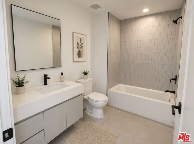 Building Photo - 904 S New Hampshire Ave