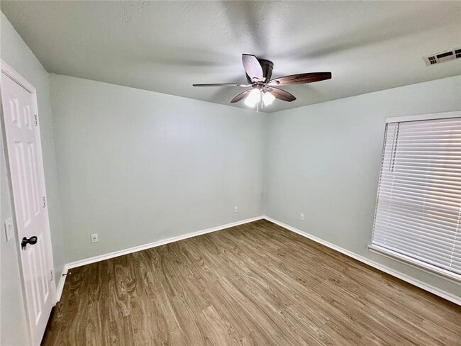 Building Photo - 10504 Walnut Hollow Dr