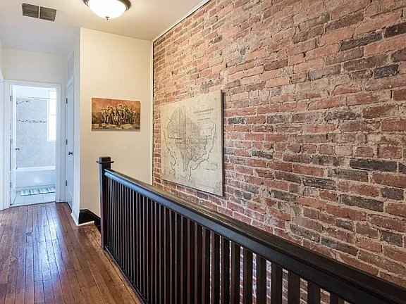 Building Photo - 1008 8th St NE