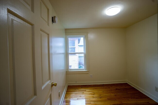 Building Photo - Available 7/1/26 Back Upper Deck Overlooki...