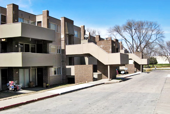 Building Photo - Bruin Village