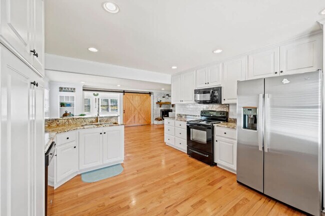 Building Photo - 124 Clack Cir