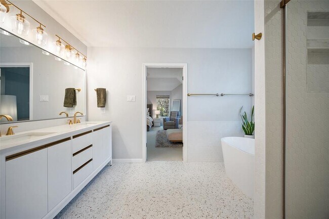 Building Photo - 6915 Gentle Oak Dr