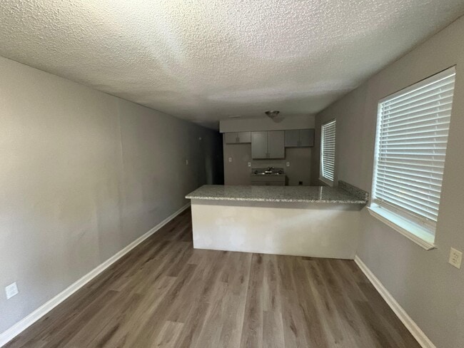 Building Photo - 760 Richmond Ave