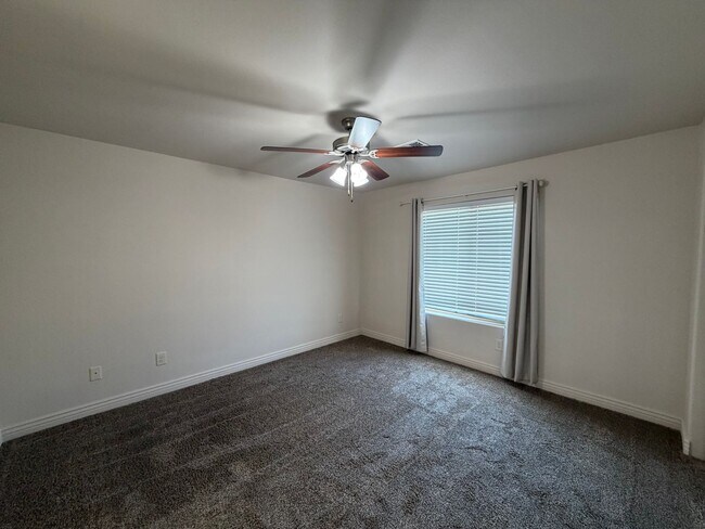 Building Photo - NICE 3 BED BATH WITH SOLAR!