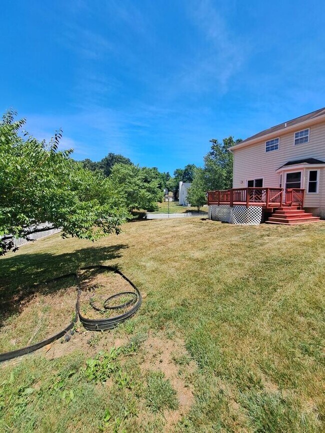 Building Photo - Amazing 4 Bedroom, 4 Bath SFH Corner Lot, ...