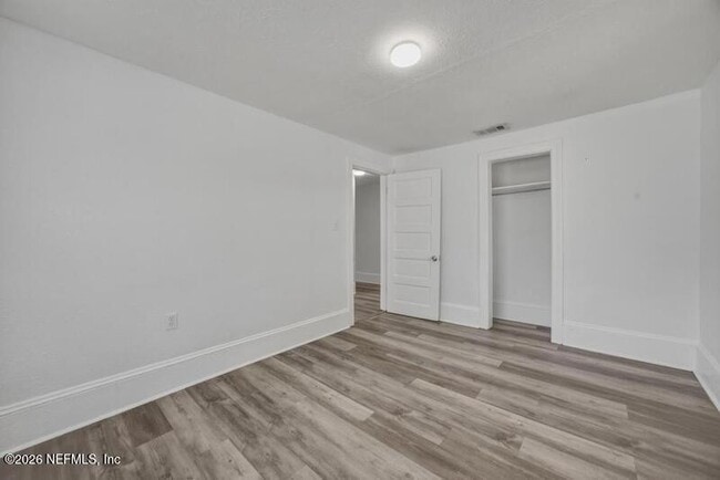 Building Photo - 1216 W 24th St