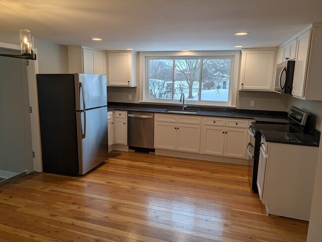 Building Photo - 116 Main St