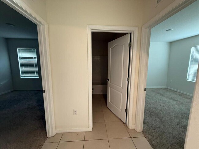 Building Photo - 209 Ludisia Loop