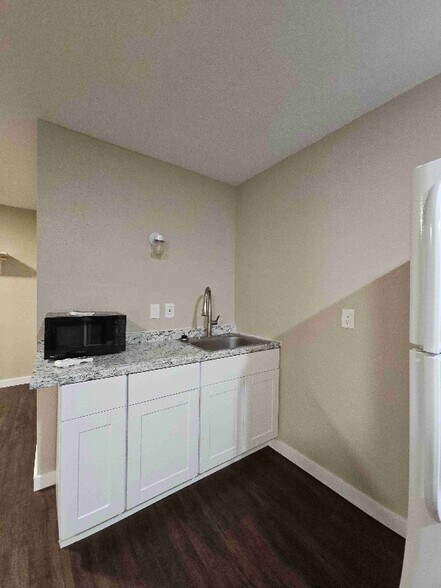 Building Photo - 2040 Indian Point Rd