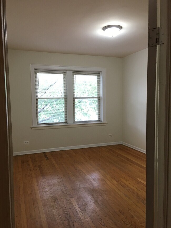 Building Photo - 3-Bed/1-Bath Condo Apartment  With Gorgeou...