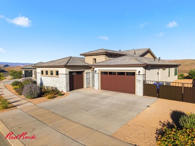 Building Photo - 4 Bedroom Home with Gorgeous Views