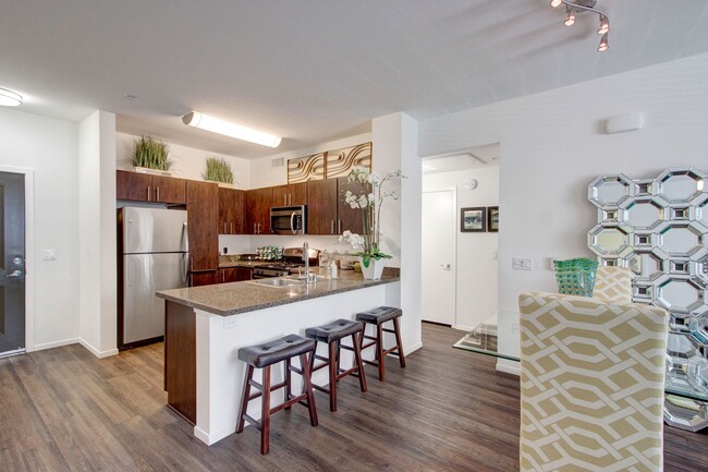 Perfect Entertainers Kitchen and Dining Room - Artisan at Main Street Metro