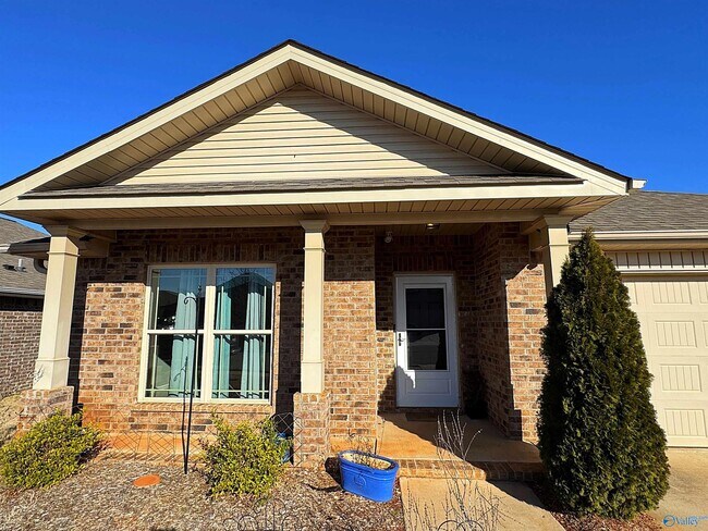 Building Photo - 121 Daymark Dr