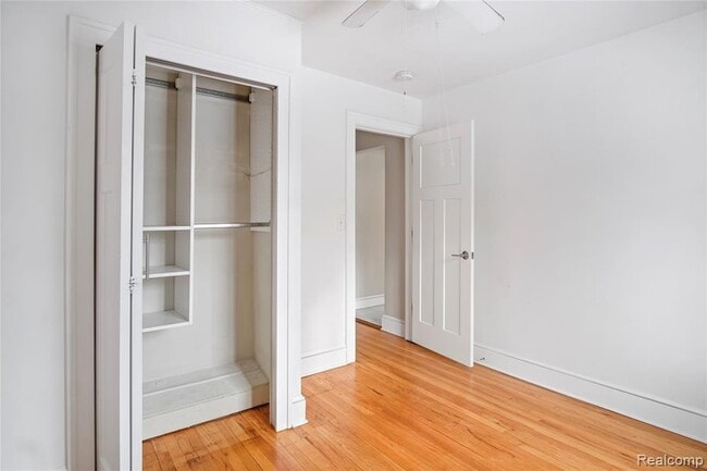 Building Photo - 115 W 13 Mile Rd