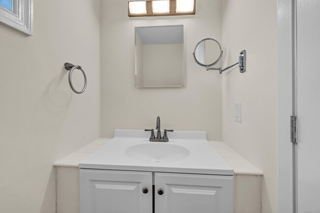 Building Photo - 113 Park Ave