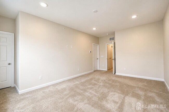 Building Photo - 605 Parker Blvd