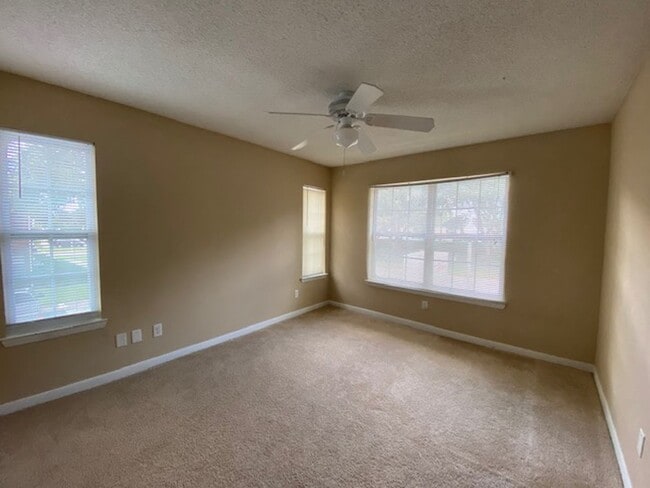 Building Photo - 2 BEDROOM 2 BATHROOM CONDO FOR RENT / REGE...