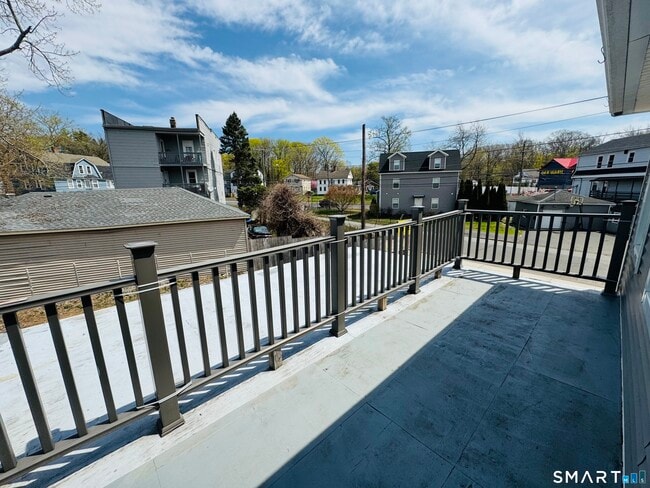 Building Photo - 260 Bunker Ave