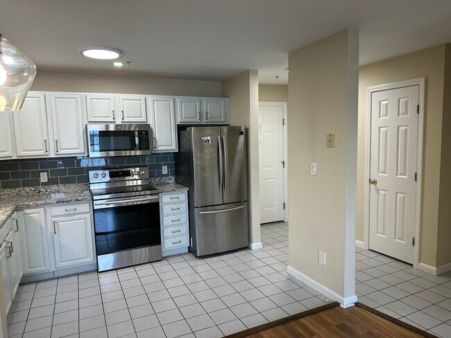Building Photo - 20 Heaths Ct