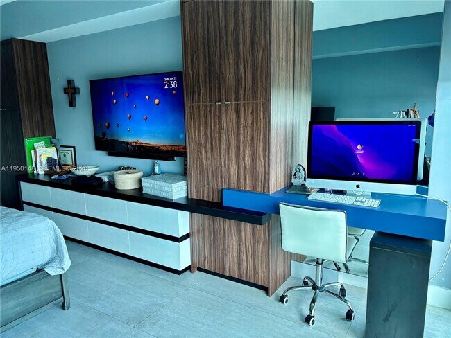 Building Photo - 2021 SW 3rd Ave